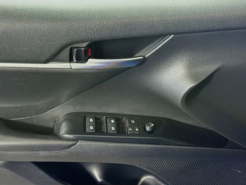 Used 2020 Toyota Camry SE FWD image 23