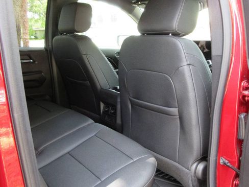 Used 2025 Chevrolet Colorado LT w/ LT Convenience Package RWD image 21
