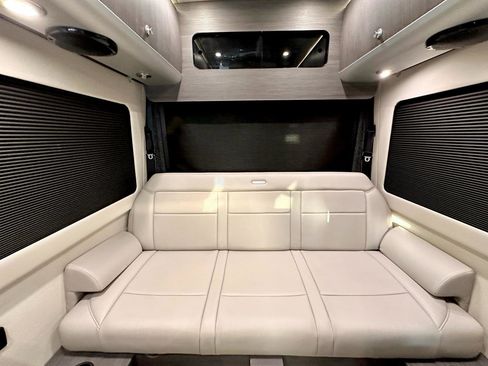 Used 2019 Mercedes-Benz Sprinter 2500 image 32