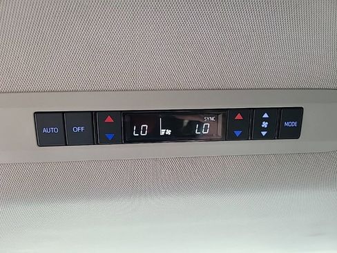 Used 2021 Toyota Sienna XLE w/ XLE Plus Package image 17