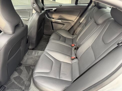 Used 2017 Volvo S60 T5 Inscription image 14