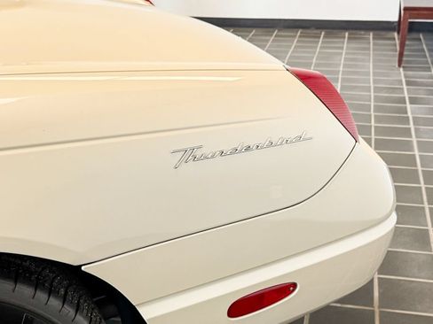 Used 2005 Ford Thunderbird 50th Anniversary RWD image 28