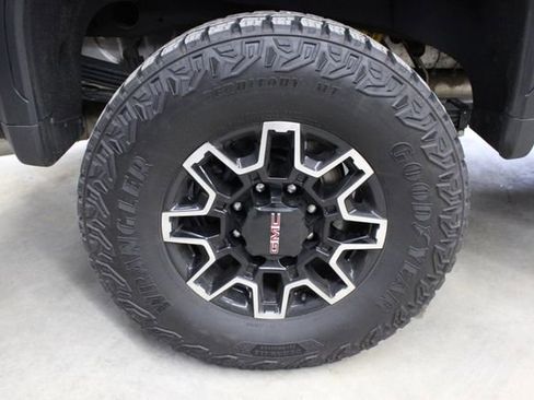 Used 2025 GMC Sierra 2500 AT4X AWD/4WD image 56