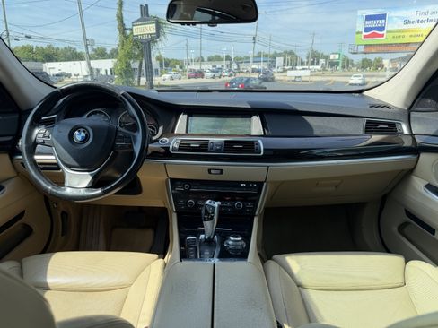 Used 2012 BMW 550i Gran Turismo xDrive w/ Driver Assistance Pkg AWD/4WD image 17