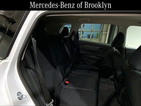 Used 2024 Nissan Rogue S image 18