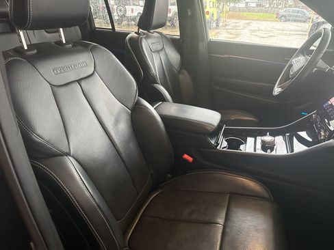 Used 2022 Jeep Grand Cherokee Overland w/ Luxury Tech Group IV image 22