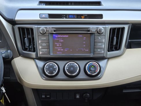Used 2013 Toyota RAV4 LE FWD image 14