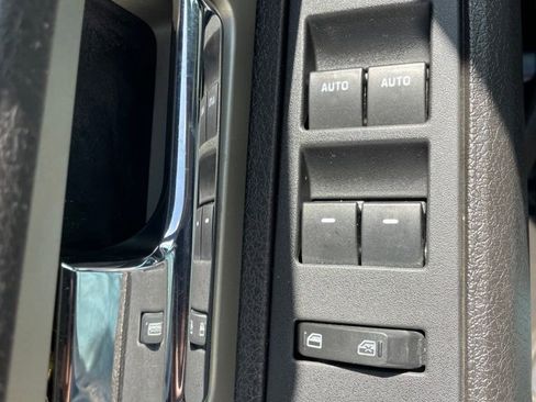 Used 2011 Ford F150 Lariat w/ Lariat Chrome Pkg AWD/4WD image 16