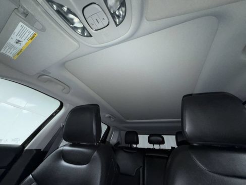 Used 2022 Jeep Compass Latitude w/ Sun and Sound Group AWD/4WD image 15