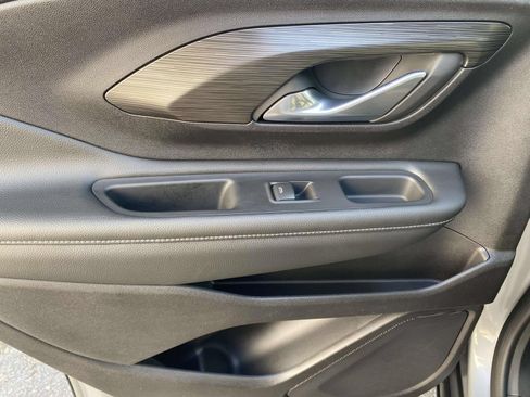 Used 2024 GMC Terrain SLT w/ LPO, Floor Liner Package FWD image 13