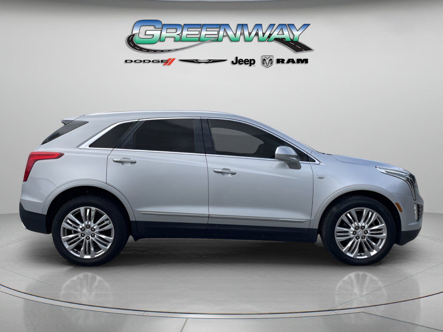 Used 2017 Cadillac XT5 Premium Luxury FWD image 5