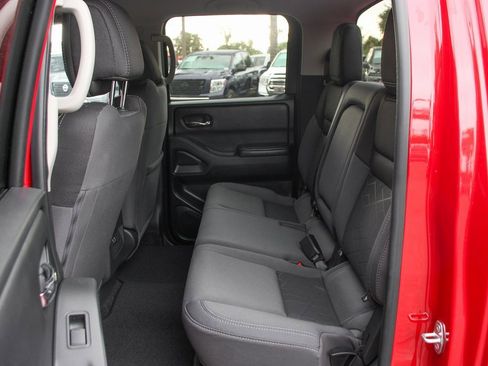 Used 2025 Nissan Frontier SV image 29