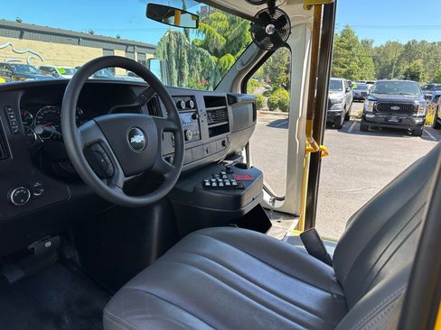 Used 2014 Chevrolet Express 3500 image 5