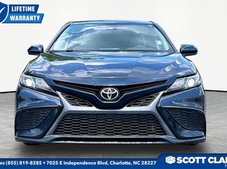Used 2021 Toyota Camry SE FWD video 2