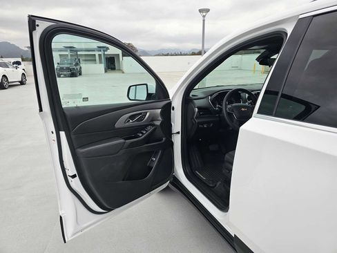 Used 2023 Chevrolet Traverse LT FWD image 21