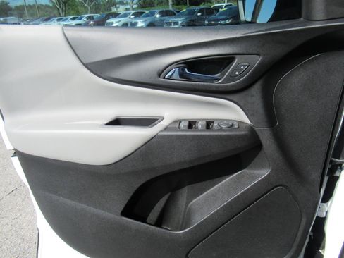 Used 2019 Chevrolet Equinox LS w/ LS Convenience Package FWD image 19