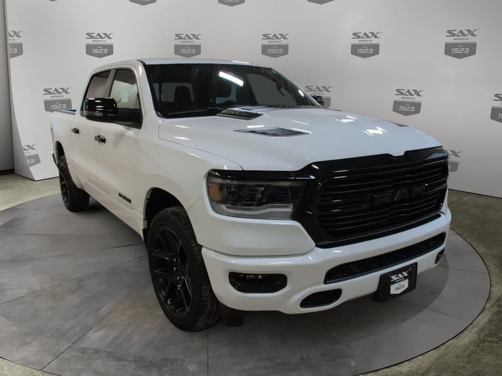 Used 2024 RAM 1500 Laramie AWD/4WD image 1