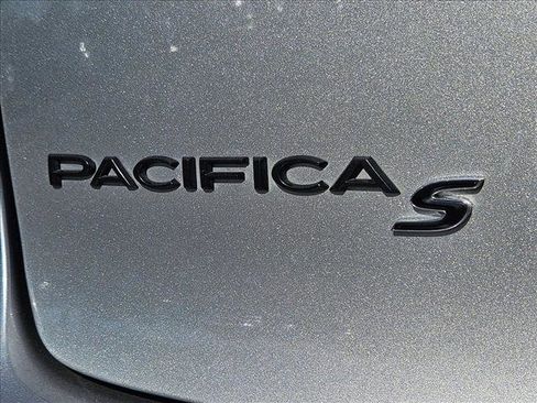 Used 2018 Chrysler Pacifica Touring Plus w/ S Appearance Package FWD image 29