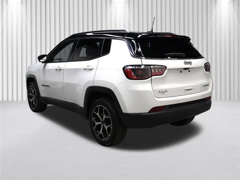 Certified 2025 Jeep Compass Limited AWD/4WD image 5