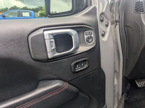 Used 2020 Jeep Gladiator Rubicon AWD/4WD image 12