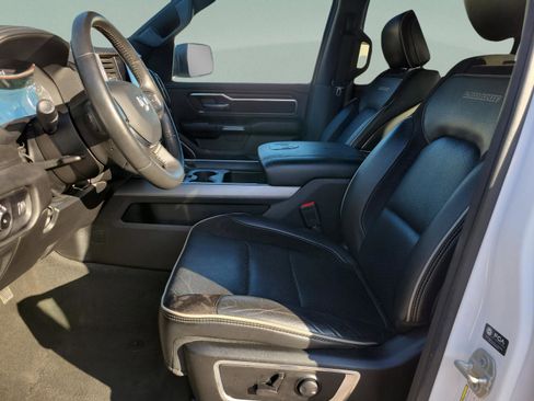 Used 2024 RAM 1500 Laramie image 12