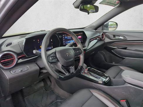 Used 2025 Chevrolet Trax RS w/ Driver Confidence Package FWD image 9