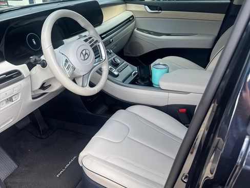 Used 2024 Hyundai Palisade Limited FWD image 2
