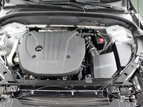 Certified 2025 Volvo XC60 B5 Ultra w/ Climate Package image 25