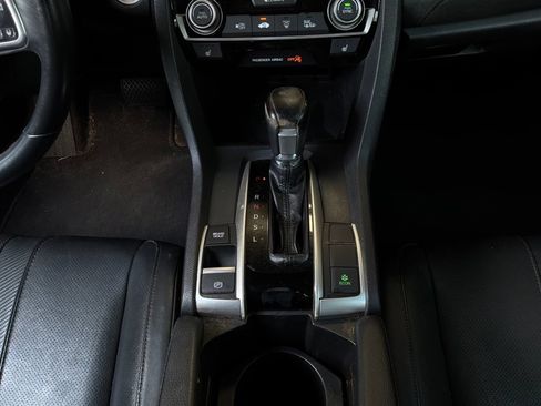 Used 2017 Honda Civic Touring image 16