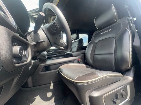 Used 2024 RAM 1500 Laramie AWD/4WD image 12