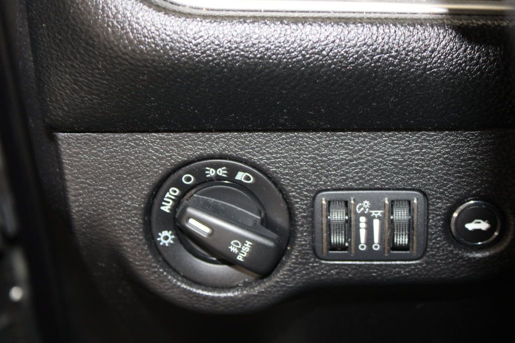 Used 2019 Dodge Challenger R/T RWD image 19