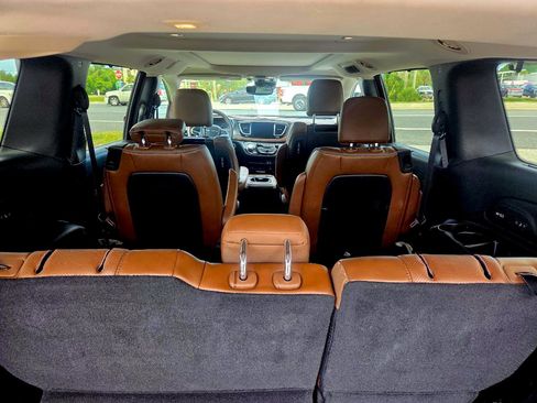 Used 2017 Chrysler Pacifica Limited FWD image 6