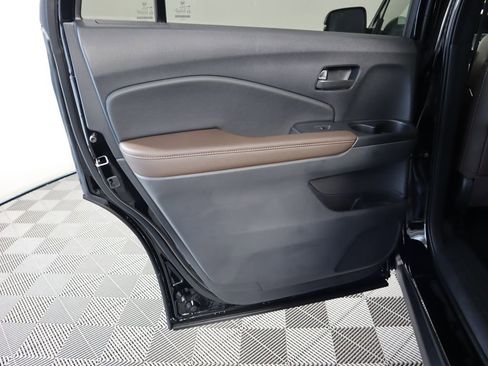 Certified 2025 Honda Passport EX-L image 26