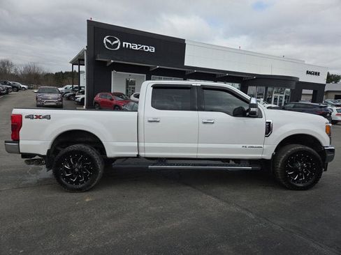 Used 2019 Ford F250 Lariat w/ Chrome Package image 6