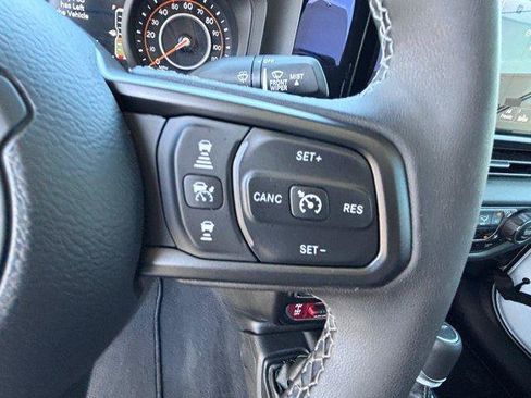 Used 2025 Jeep Gladiator Rubicon w/ Safety Group AWD/4WD image 24