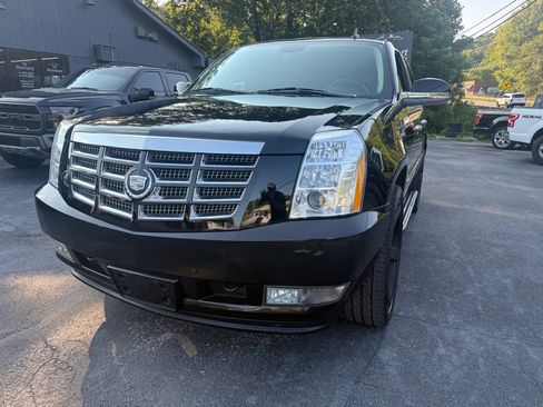 Used 2011 Cadillac Escalade AWD image 29