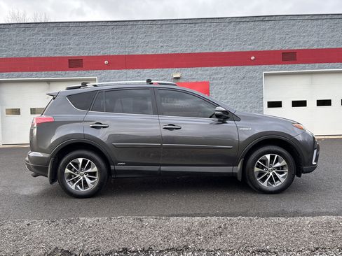 Used 2017 Toyota RAV4 XLE image 2