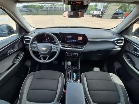 Used 2025 Chevrolet TrailBlazer LT AWD/4WD image 18