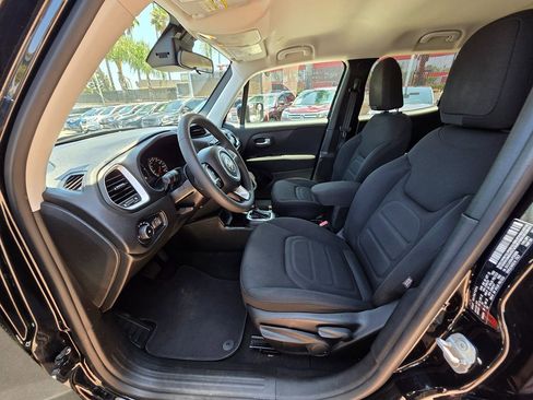 Used 2018 Jeep Renegade Latitude image 22