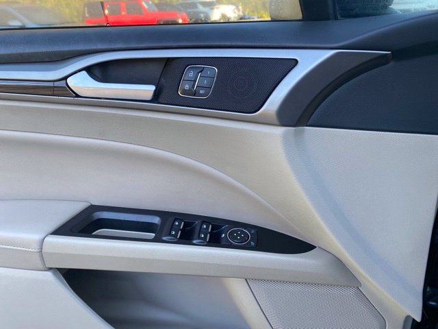 Used 2017 Ford Fusion SE w/ Fusion SE Technology Package FWD image 27