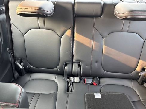 Used 2025 Honda Pilot Black Edition image 15