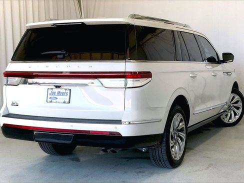 Used 2023 Lincoln Navigator L Reserve AWD/4WD image 12