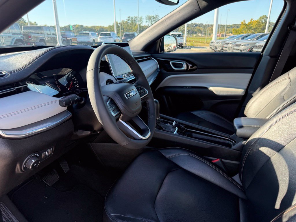 Used 2024 Jeep Compass Limited AWD/4WD image 4