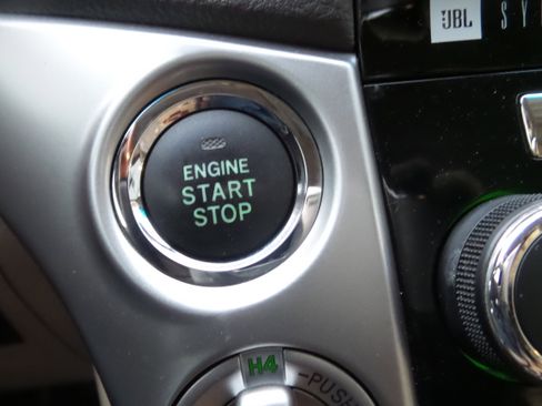 Used 2013 Toyota Land Cruiser image 33