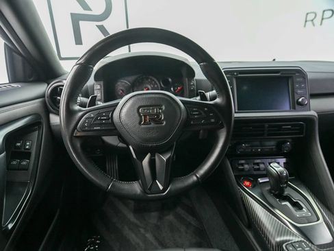 Used 2024 Nissan GT-R Premium w/ Premium Interior Package AWD/4WD image 19