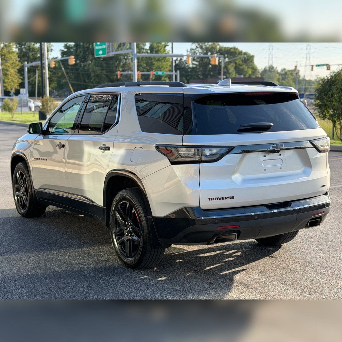Used 2019 Chevrolet Traverse Premier w/ Redline Edition AWD/4WD image 3