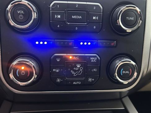 Used 2017 Ford Expedition EL XLT w/ Equipment Group 202A RWD image 38