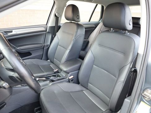 Used 2015 Volkswagen Golf S image 17