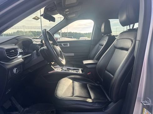 Used 2021 Ford Explorer XLT w/ Equipment Group 202A AWD/4WD image 7