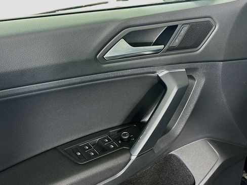 Used 2020 Volkswagen Tiguan SE FWD image 15